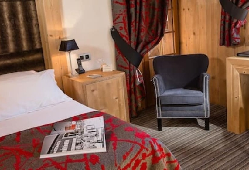 高级大房间, Fer A Cheval