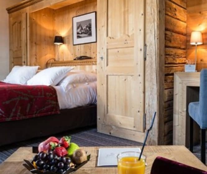 高级大房间, Fer A Cheval