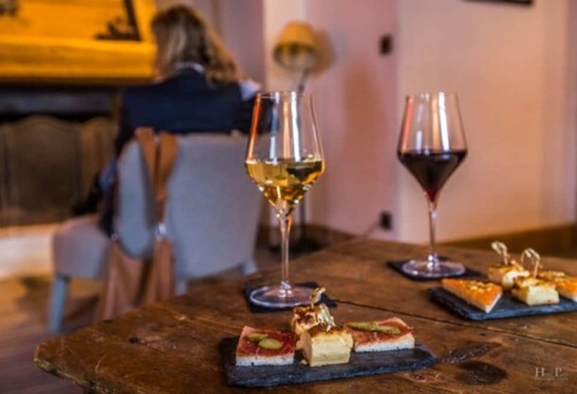 小型套房, Fer A Cheval