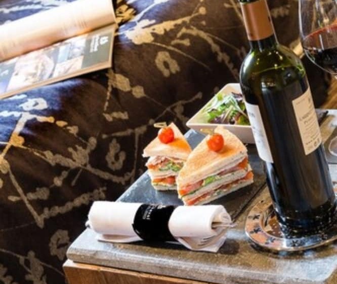 小型套房, Fer A Cheval