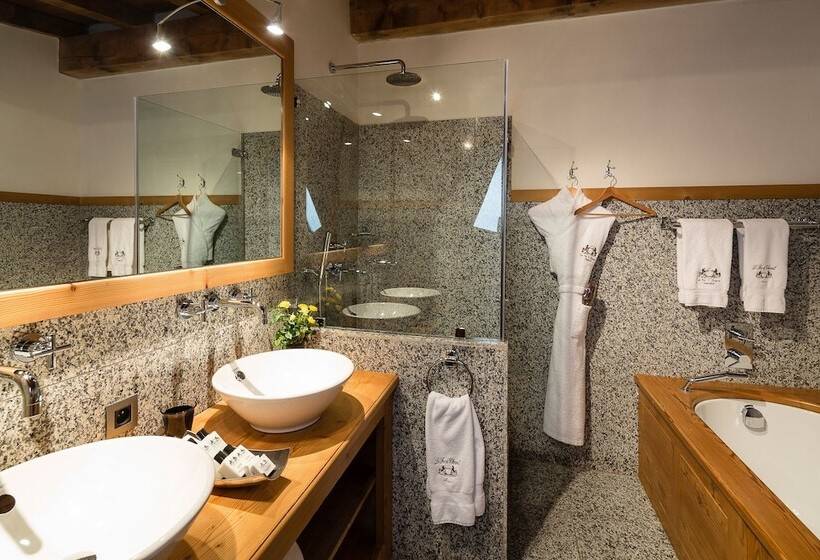 家庭套房, Fer A Cheval