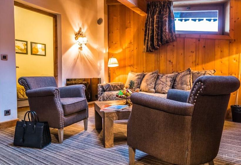 家庭套房, Fer A Cheval