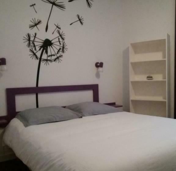 חדר סטנדרט לשלושה, De La Plage