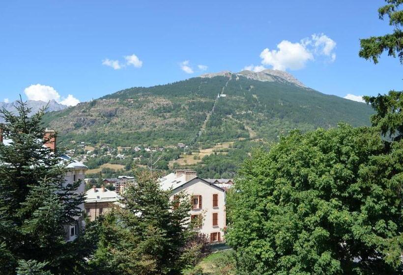 带阳台的三人标准间, Hôtel Edelweiss