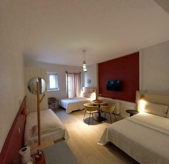 חדר משפחתי, La Caravelle