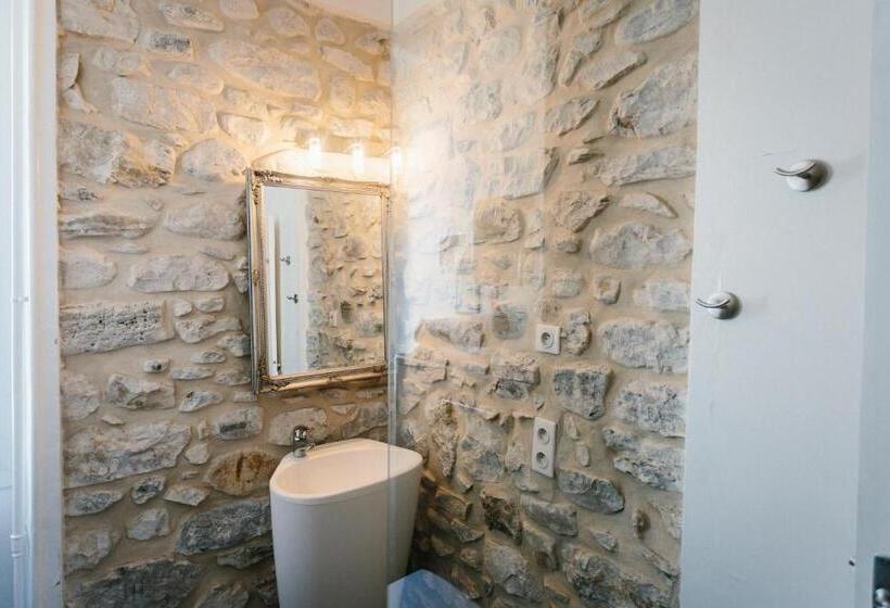 חדר סטנדרט לשלושה, La Caravelle