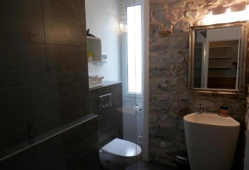 חדר סטנדרט לשלושה, La Caravelle