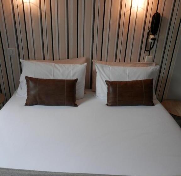 חדר סטנדרט לשלושה, La Caravelle