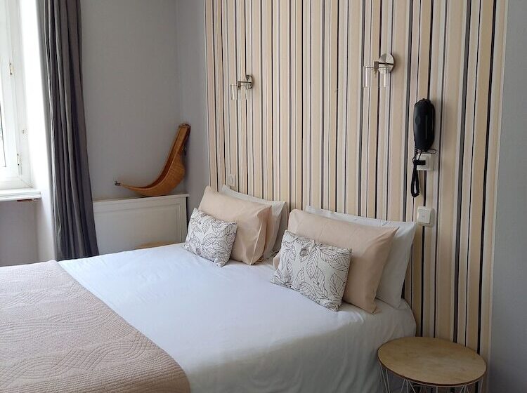 חדר סטנדרט לשלושה, La Caravelle