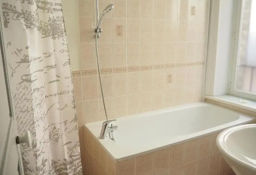 Basic-huone, Hôtel La Villa Lorraine