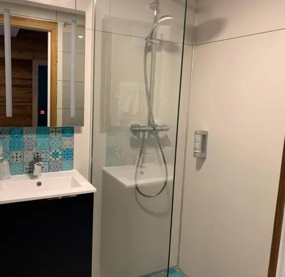 Standard Neljän Hengen Huone, Lacour