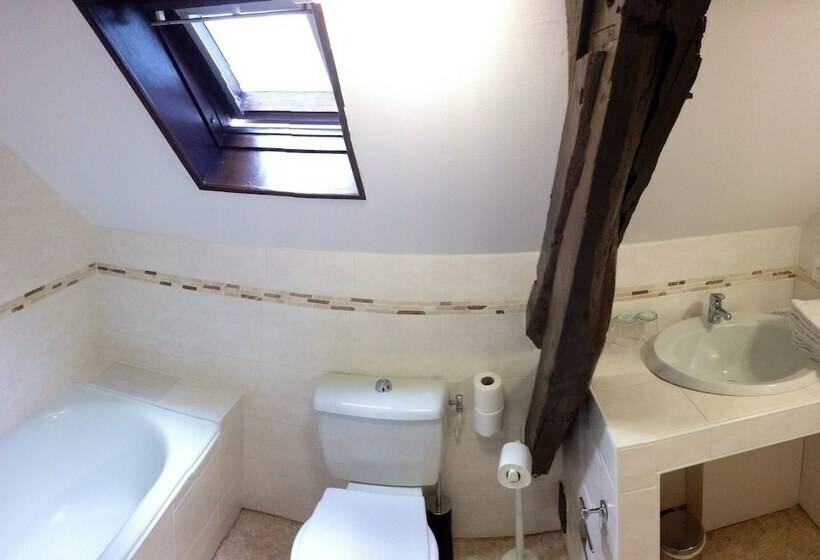 חדר סטנדרט לשלושה, Hôtel Le Magenta