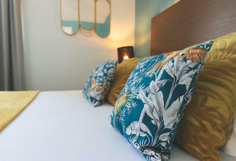 Quarto Estandar Individual, Les Coutainvillaises