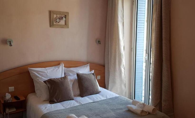 Семейный Номер, Hôtel Terminus