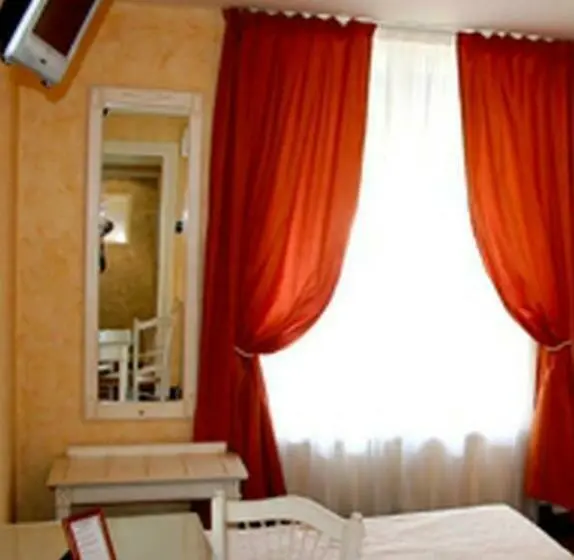 Standard Neljän Hengen Huone, La Maison Blanche