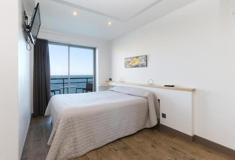 חדר סופריור עם נוף לים ומרפסת, La Vigie Face à La Mer