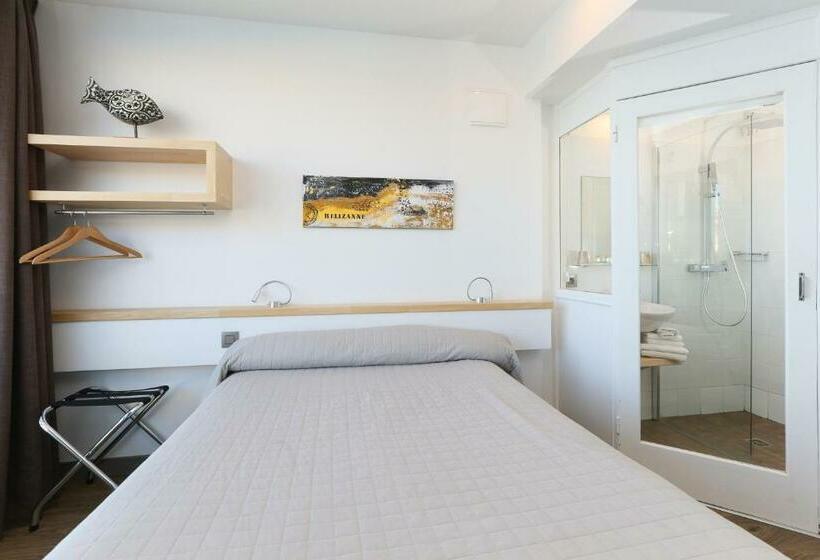 חדר בסיסי, La Vigie Face à La Mer