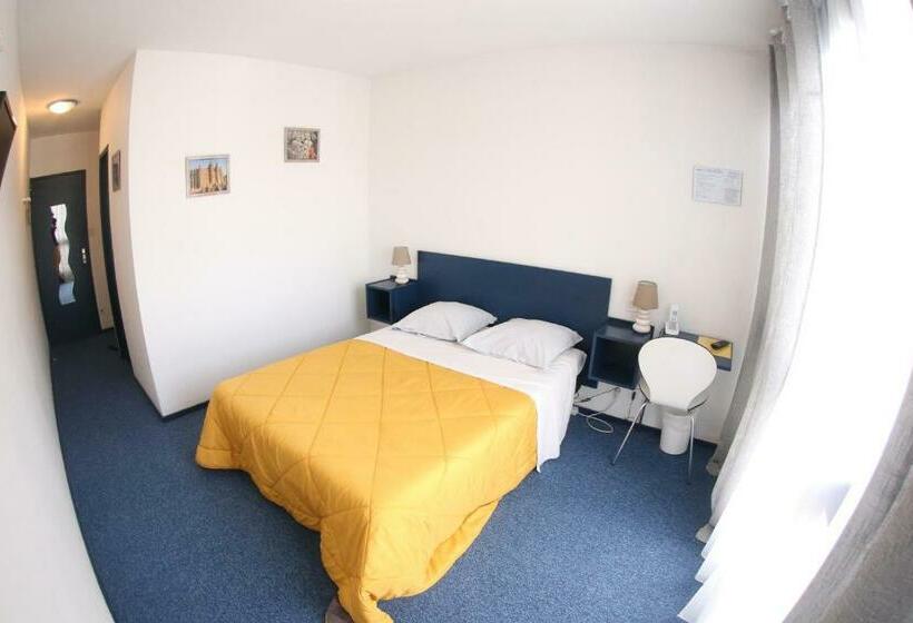 חדר סטנדרט יחיד, Le Calypso   Réouverture