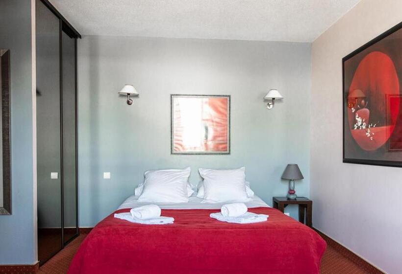 غرفة قياسية ثلاثية, Le Mas De Gaujac