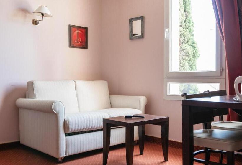 غرفة قياسية ثلاثية, Le Mas De Gaujac