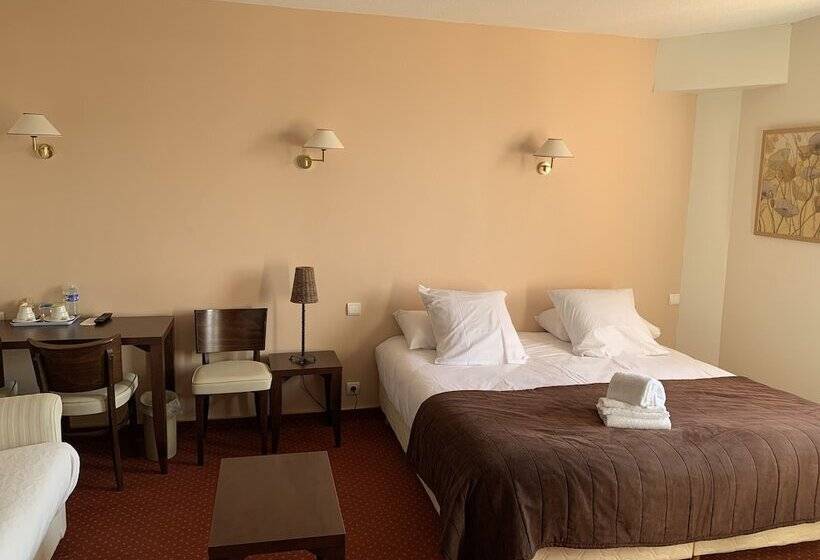 غرفة قياسية ثلاثية, Le Mas De Gaujac