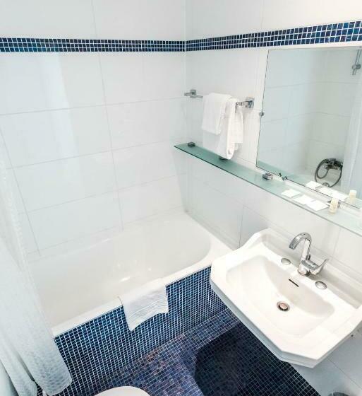 Четырехместный Номер Стандарт, Le Trident Thyrsé