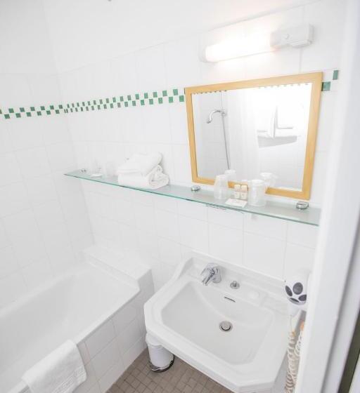 Семейный Номер Вид на Море, Le Trident Thyrsé