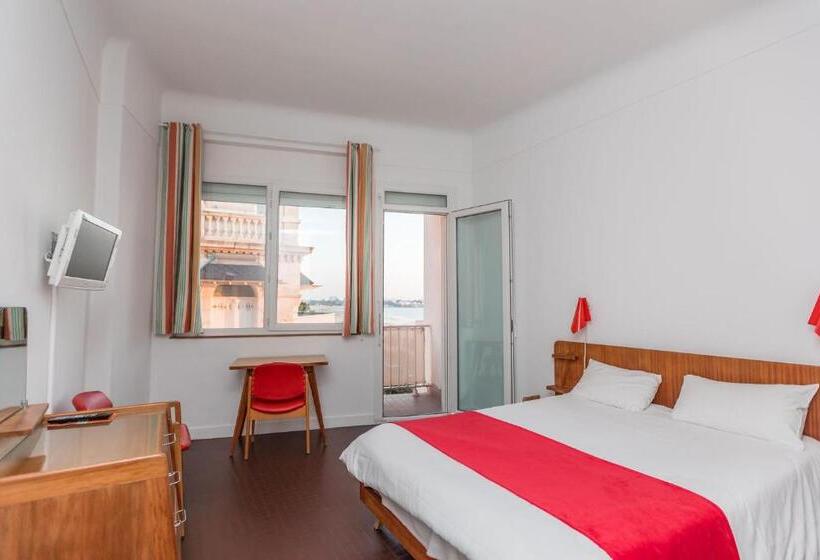 Семейный Номер Вид на Море, Le Trident Thyrsé