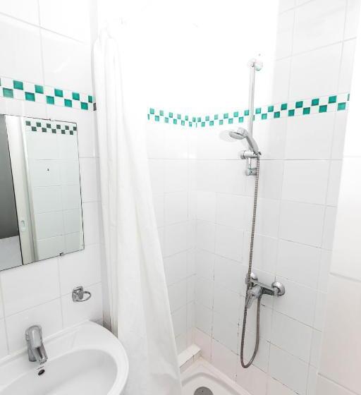 Номер Стандарт Вид на Сад, Le Trident Thyrsé