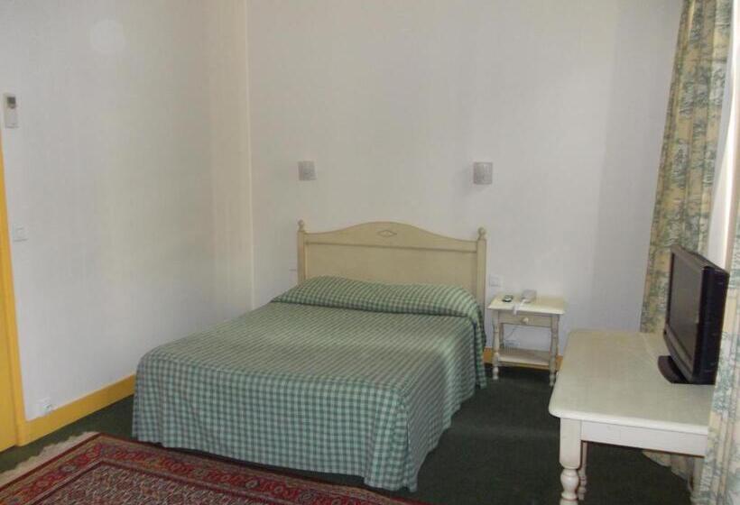 חדר סטנדרט לשלושה, Marcellin