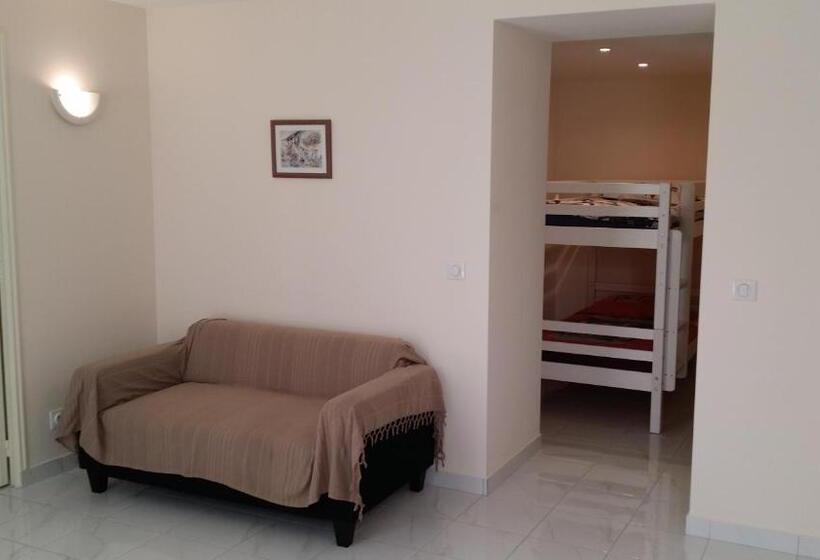 דירת שני חדרים, Marcellin