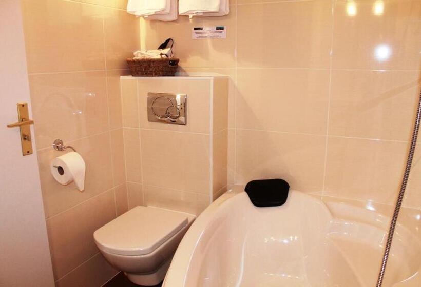 スタンダードルーム, Quic En Groigne