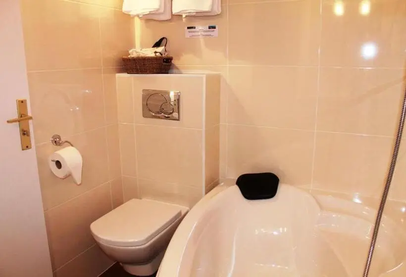 Standard-huone, Quic En Groigne