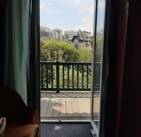 חדר דלוקס עם מרפסת, Saint Charles Hôtel & Coliving Biarritz