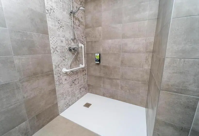 ダブルベッドのスタンダードシングルルーム, Sure Hotel By Best Western Sarlat La Canéda   Ex Hôtel Altica