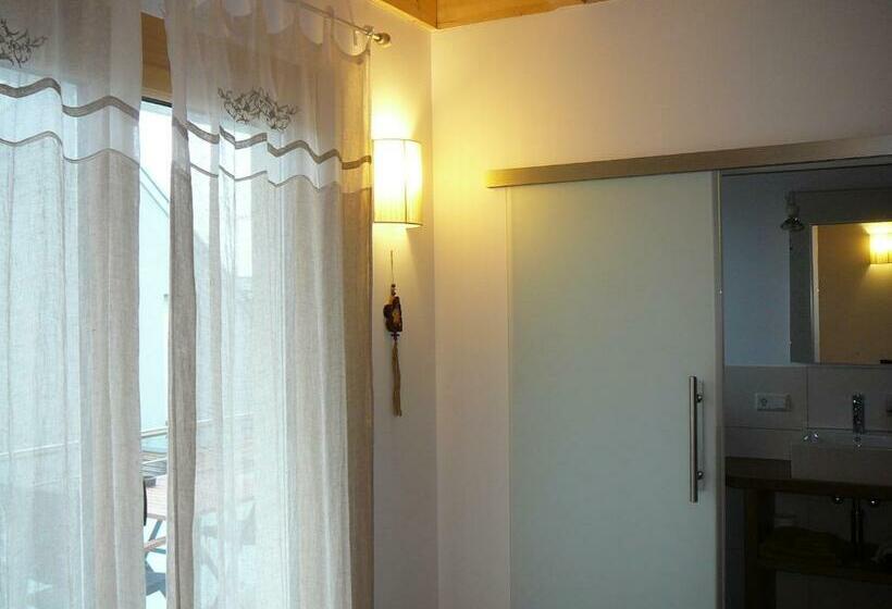 Quarto Quadruple Standart com Varanda, Rooster Bnb American Style Boutique Haus   Made With Love!