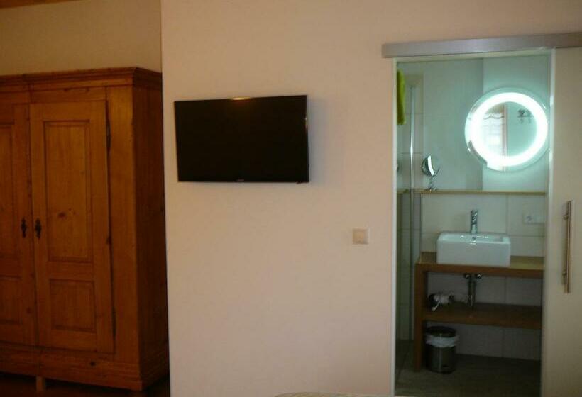 Quarto Quadruple Standart com Varanda, Rooster Bnb American Style Boutique Haus   Made With Love!