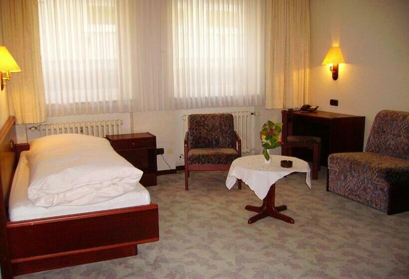 标准单人间, An Der Hauptallee