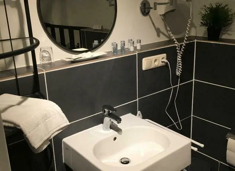 スタンダードシングルルーム, B&b Bredl In Der Villa Ballestrem