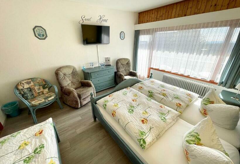 Quarto Triplo Standart, Charlott