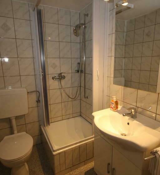 Quarto Triplo Standart, Charlott