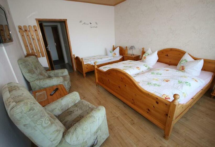 Quarto Triplo Standart, Charlott