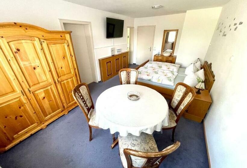 Quarto Quádruplo Standard, Charlott