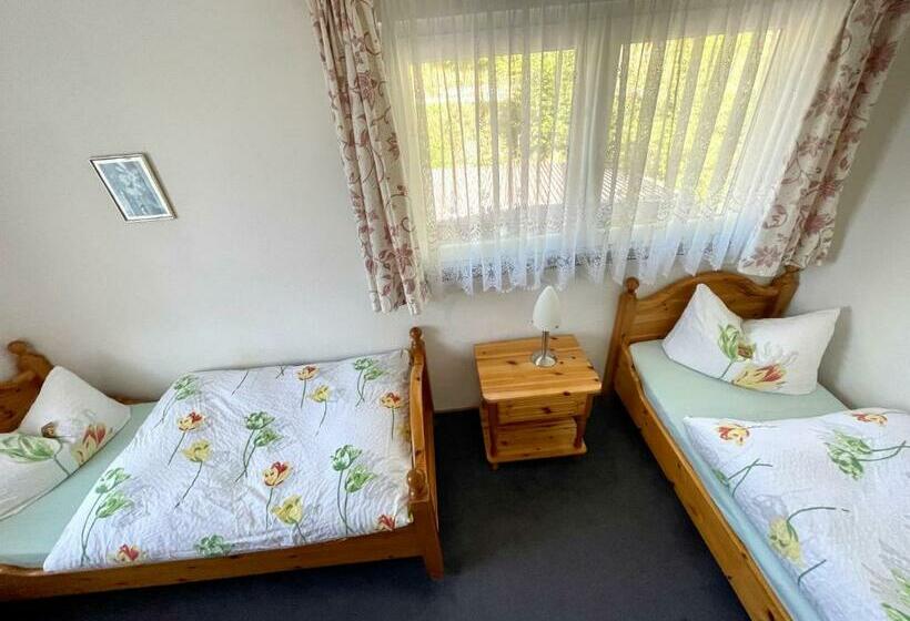 Quarto Quádruplo Standard, Charlott