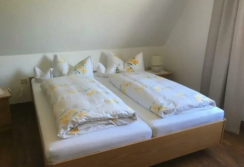 Perhehuone, Fresena