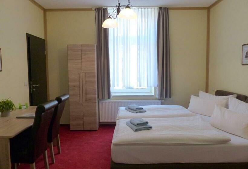 غرفة قياسية, Friedchen Mit Eigener Fleischerei