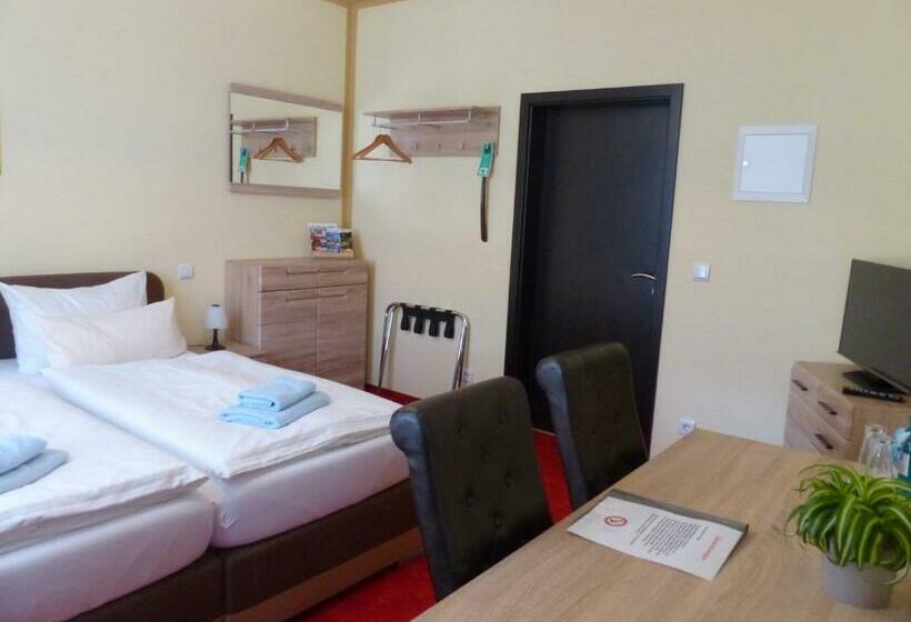 غرفة قياسية, Friedchen Mit Eigener Fleischerei