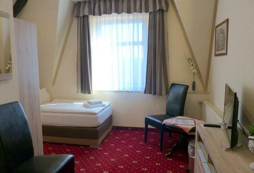 غرفة قياسية فردية, Friedchen Mit Eigener Fleischerei