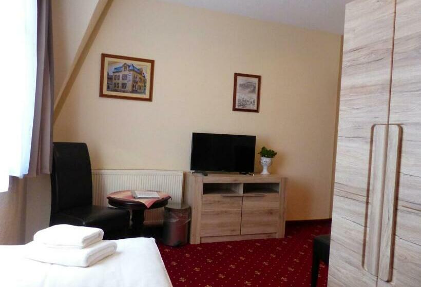 غرفة قياسية فردية, Friedchen Mit Eigener Fleischerei