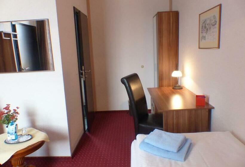 غرفة قياسية فردية, Friedchen Mit Eigener Fleischerei